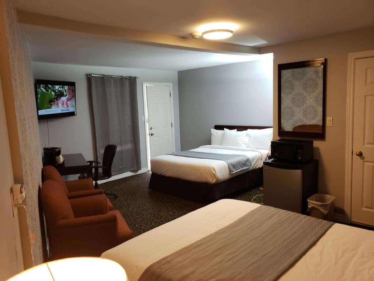 Regency Inn & Suites Cornwall Eksteriør billede
