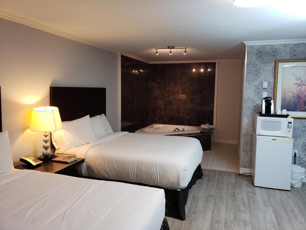 Regency Inn & Suites Cornwall Eksteriør billede