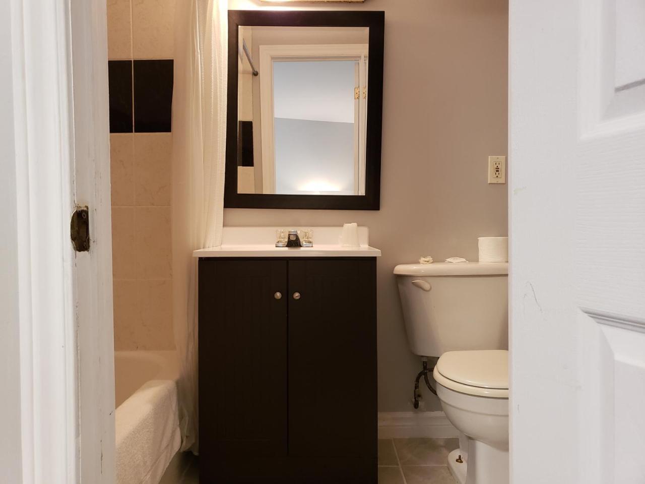 Regency Inn & Suites Cornwall Eksteriør billede