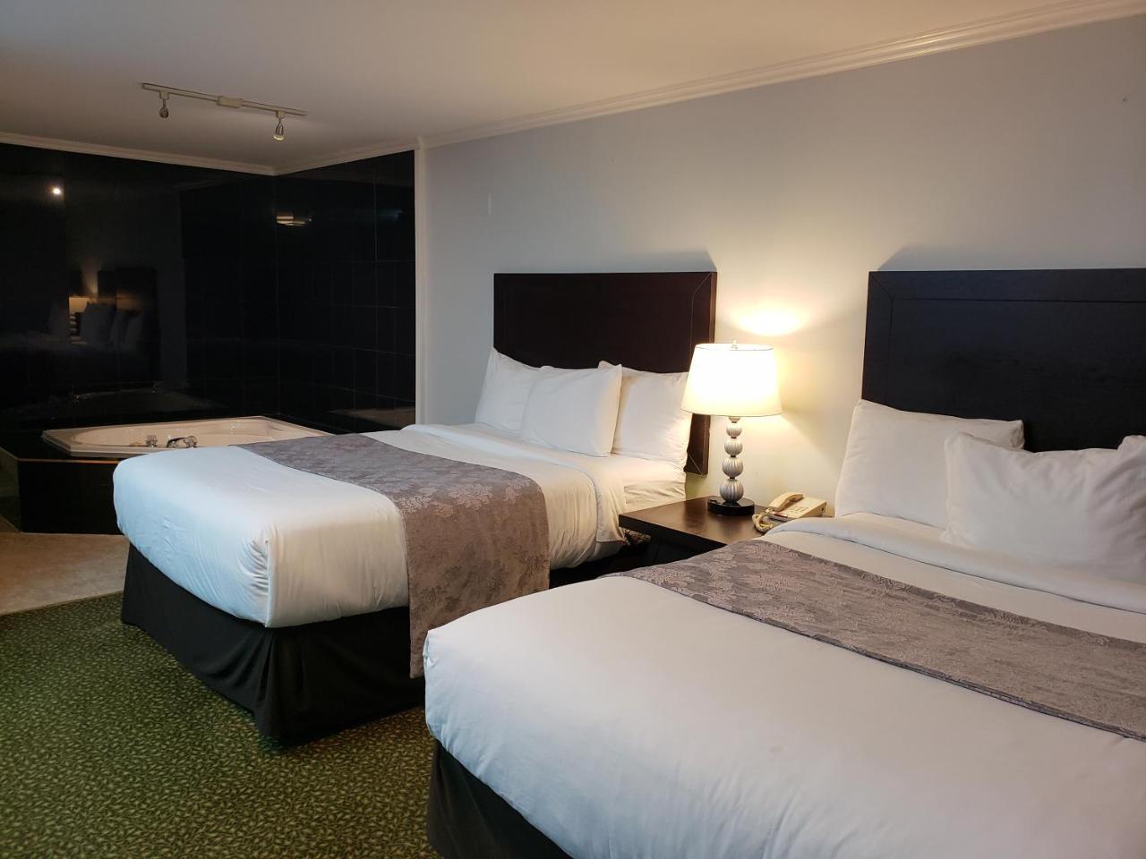 Regency Inn & Suites Cornwall Eksteriør billede