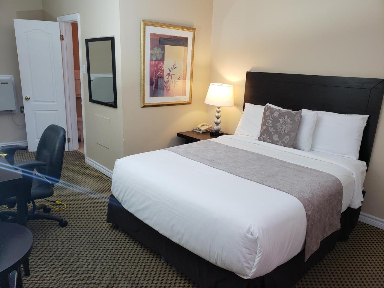 Regency Inn & Suites Cornwall Eksteriør billede