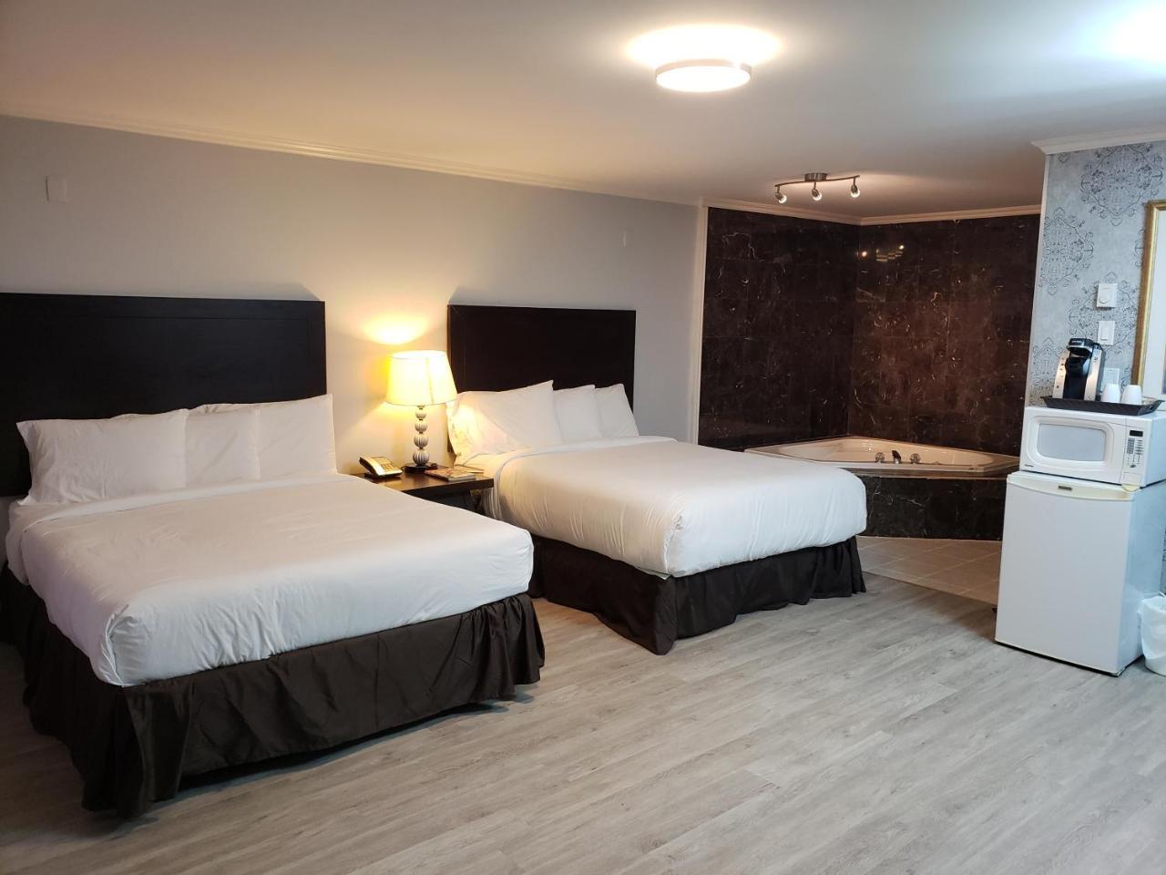 Regency Inn & Suites Cornwall Eksteriør billede
