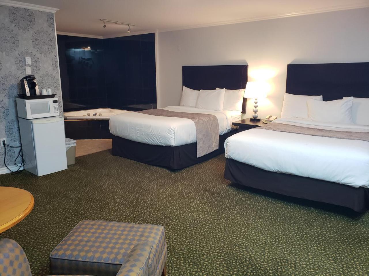 Regency Inn & Suites Cornwall Eksteriør billede