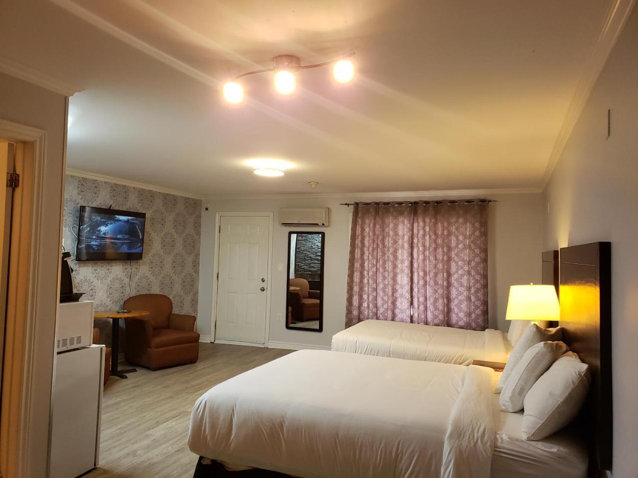 Regency Inn & Suites Cornwall Eksteriør billede
