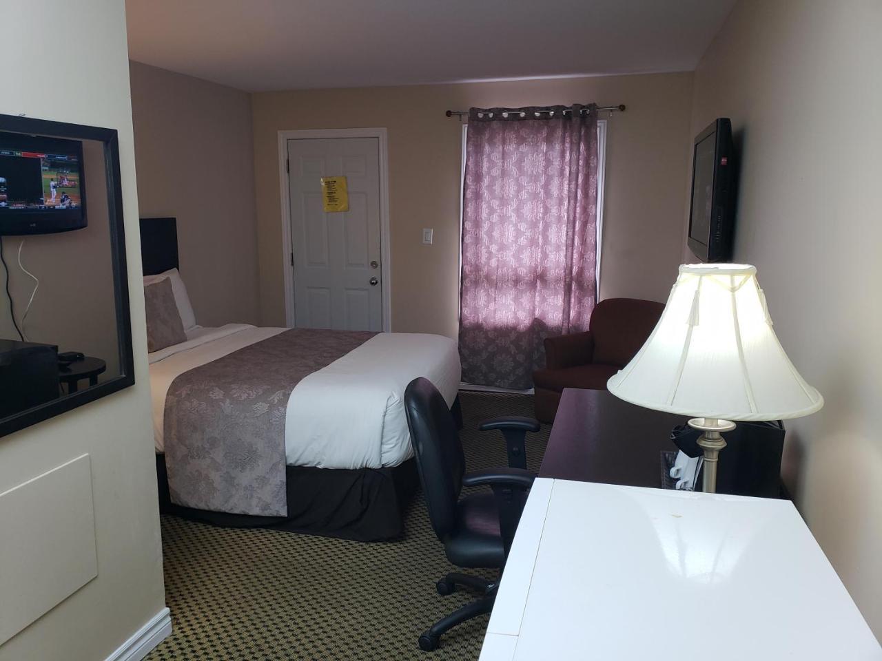 Regency Inn & Suites Cornwall Eksteriør billede