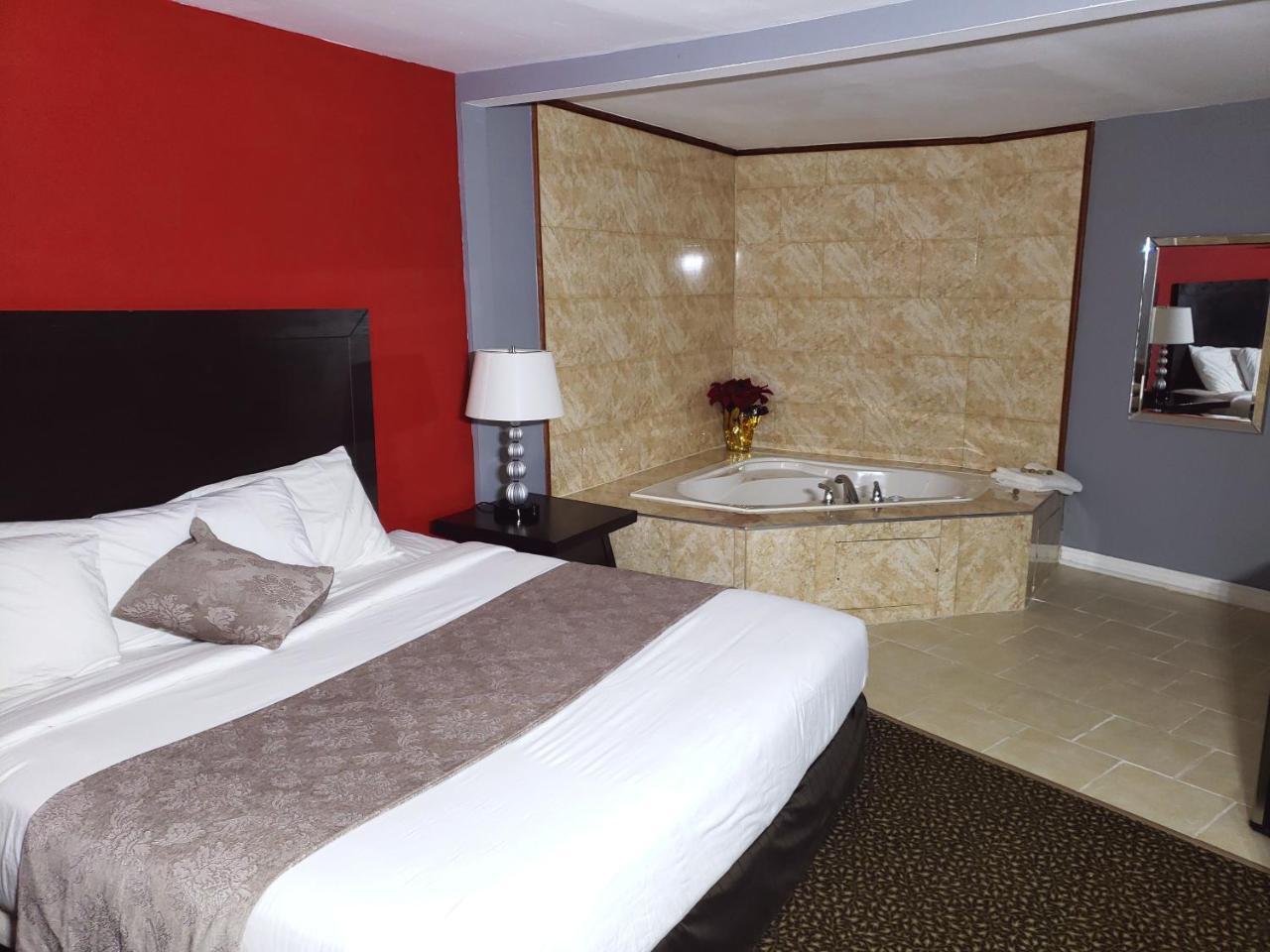 Regency Inn & Suites Cornwall Eksteriør billede