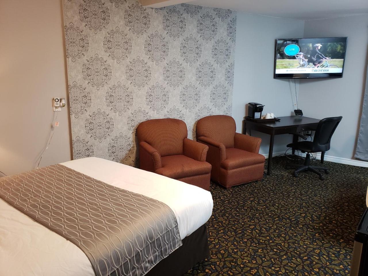 Regency Inn & Suites Cornwall Eksteriør billede